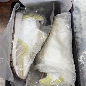 DKNY New women’s 8 Donna Karan New York sneakers